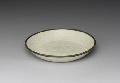 图片[3]-Dish with impressed decoration of a water buffalo gazing at the moon in white glaze, Ding ware, Jin dynasty, 12th-13th centuries-China Archive